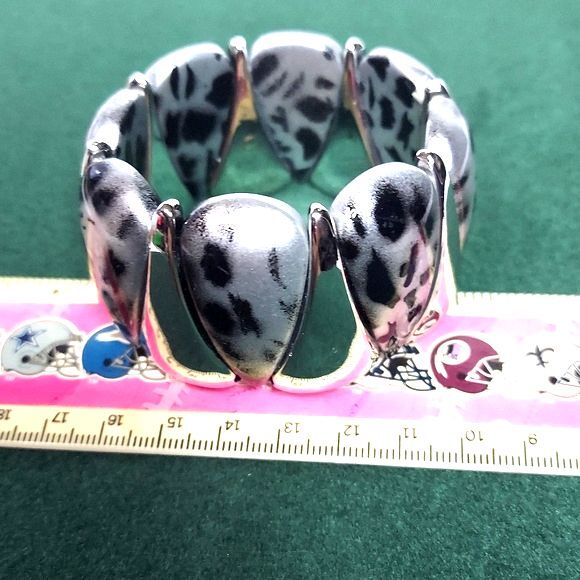 Bracelet Silvertone Black stretch Fits about 7 in wrist. - Picture 5 of 6